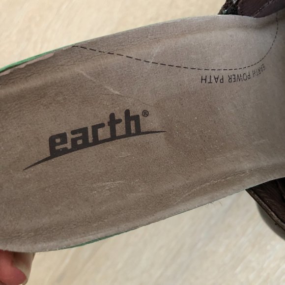 NWOT Earth "Hope" Bronze Leather Heeled Booties - Picture 6 of 11